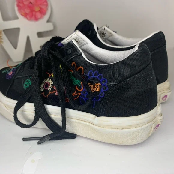 VANS skate shoes.US kids size 13.5. Decor on shoe-flowers, positive vibes - Picture 2 of 15
